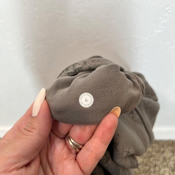 Lululemon Warm Down Joggers 7/8 Length Thread Dye Rover Black Size 4 sweatpants - Picture 11 of 11